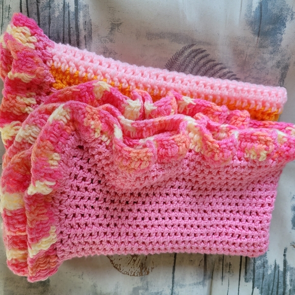 A hand made baby blanket or shall , lap blanket - Picture 3 of 7